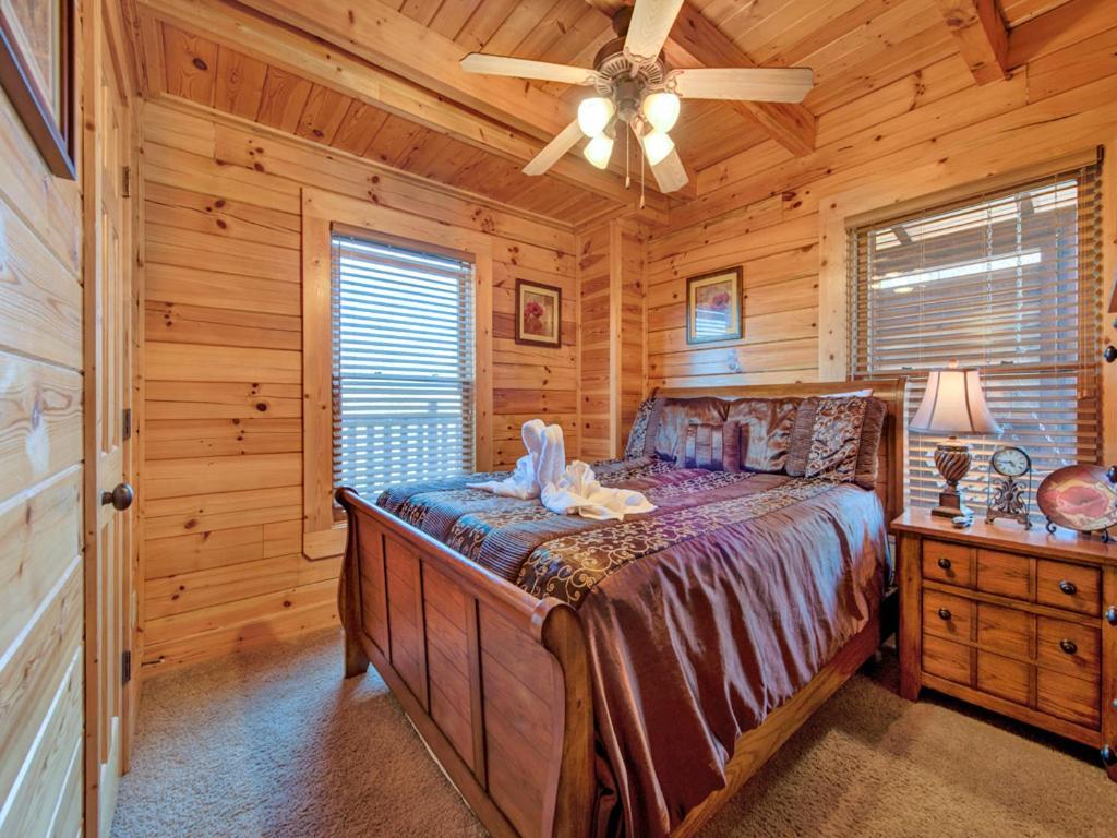 Misty Mountain Hideaway, 3 Bedrooms, Sleeps 10, Pool Access, Wifi Pigeon Forge Luaran gambar