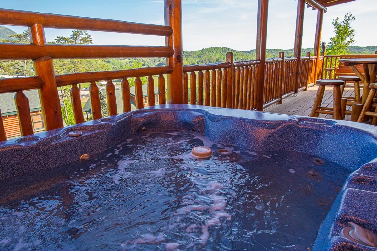 Misty Mountain Hideaway, 3 Bedrooms, Sleeps 10, Pool Access, Wifi Pigeon Forge Luaran gambar