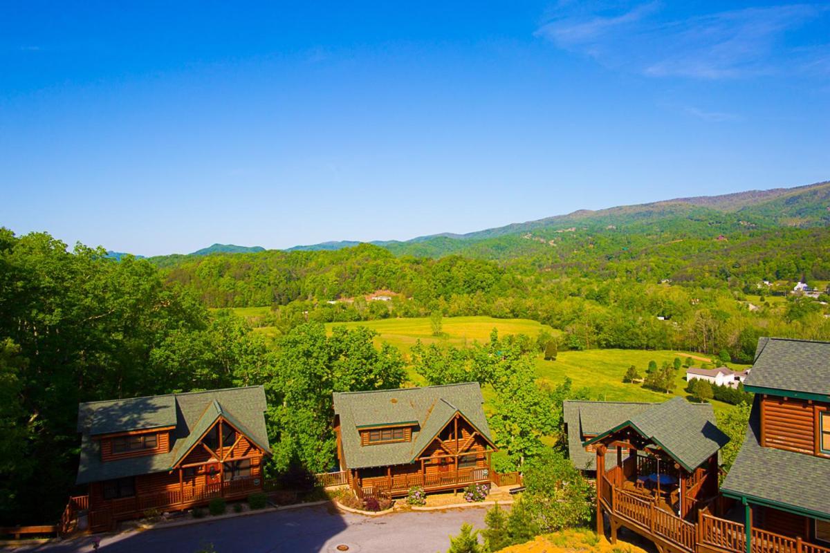 Misty Mountain Hideaway, 3 Bedrooms, Sleeps 10, Pool Access, Wifi Pigeon Forge Luaran gambar